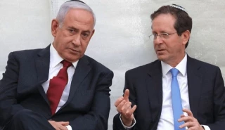 هاآرتص: اسرائیل در آستانه فروپاشی/ رسوایی‌های سران رژیم از شمارش خارج شده است