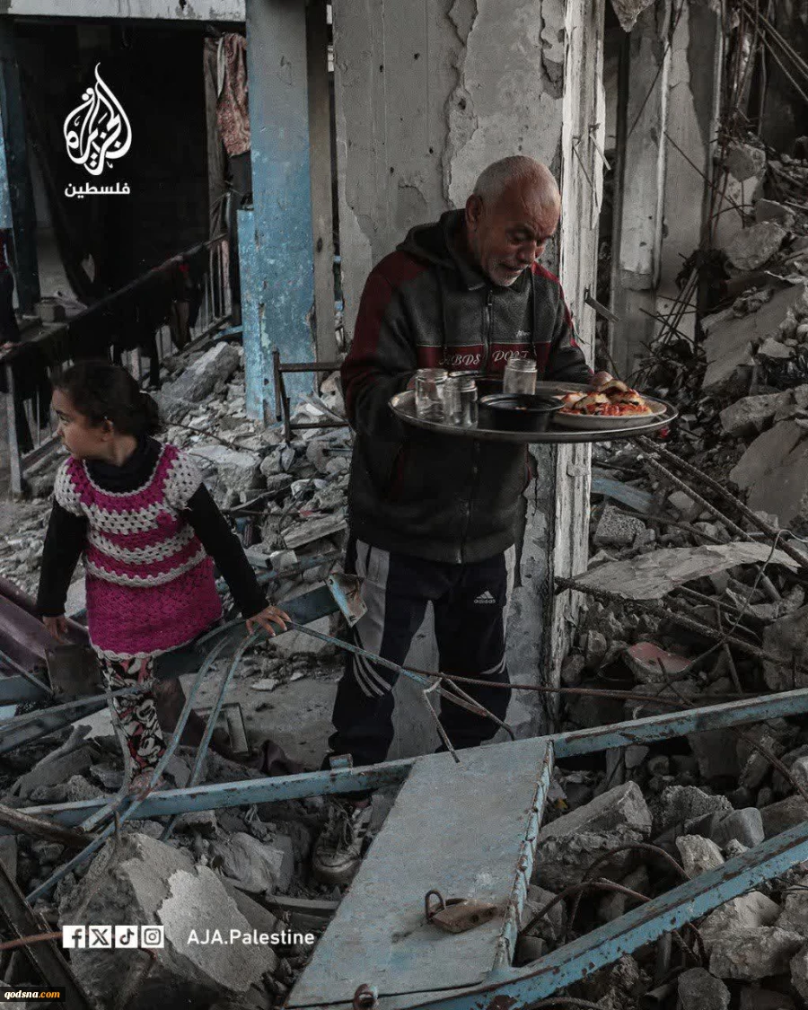 افطار خانواده‌ فلسطینی در میان آوار مدرسه‌ای ویران‌ شده در غزه+ تصاویر 4
