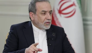 عراقچی: انتشار اخبار جعلی، مردم آمریکا را از سونامی اقتصادی نجات نخواهد داد