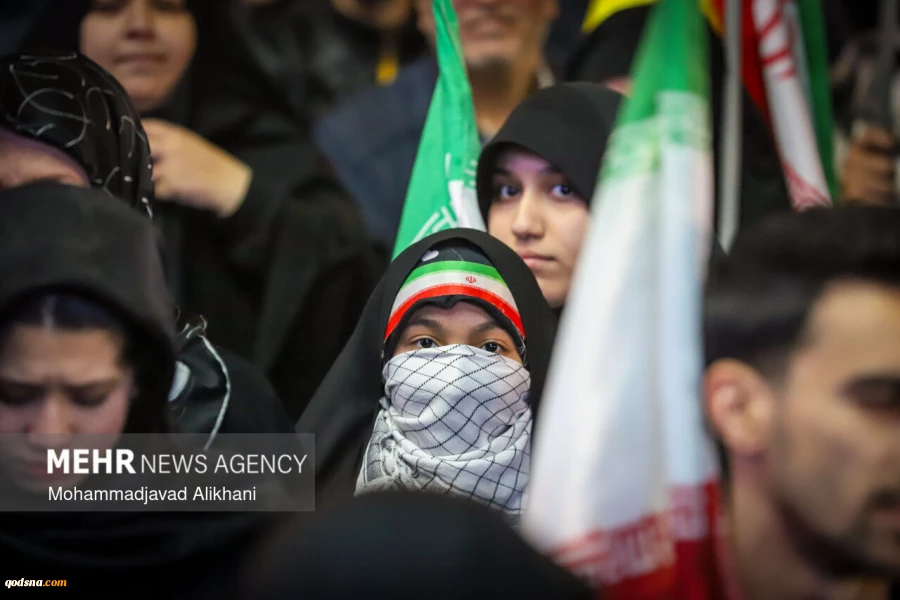 .التجمعات الليلية في ساحة الثورة بطهران لدعم القوات المسلحة في مواجهة العدو الصهيوالامريكي 3
