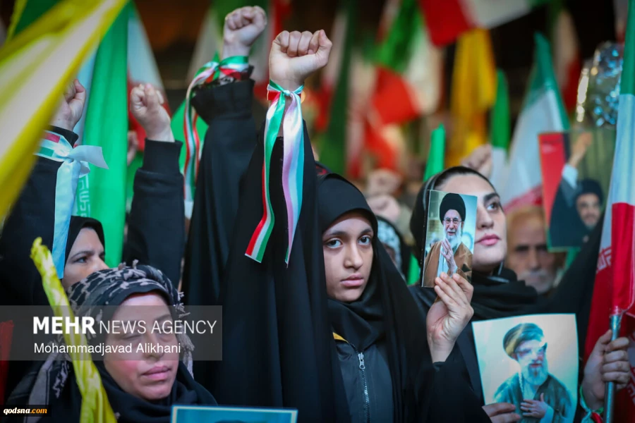 .التجمعات الليلية في ساحة الثورة بطهران لدعم القوات المسلحة في مواجهة العدو الصهيوالامريكي 5
