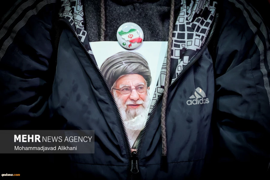 .التجمعات الليلية في ساحة الثورة بطهران لدعم القوات المسلحة في مواجهة العدو الصهيوالامريكي 6
