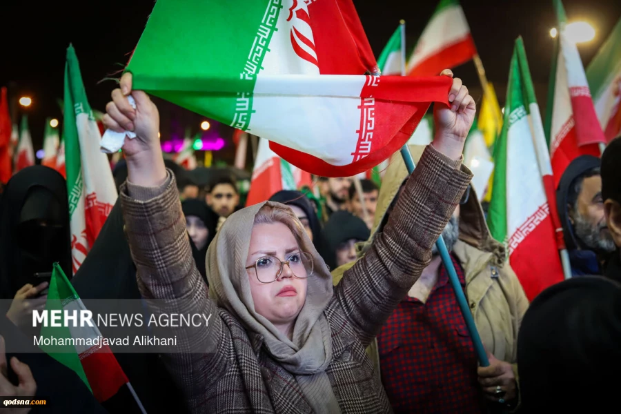 التجمعات الليلية في ساحة الثورة بطهران لدعم القوات المسلحة في مواجهة العدو الصهيوالامريكي 2