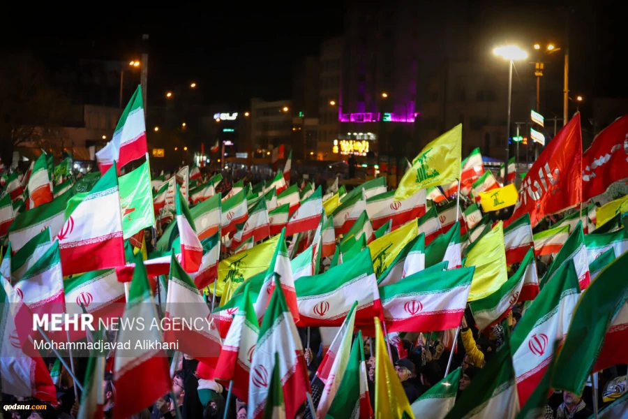 التجمعات الليلية في ساحة الثورة بطهران لدعم القوات المسلحة في مواجهة العدو الصهيوالامريكي 5