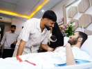 عیادت ملی‌پوشان فوتبال از جانباز سرافراز جنگ رمضان حسین محمدی 5