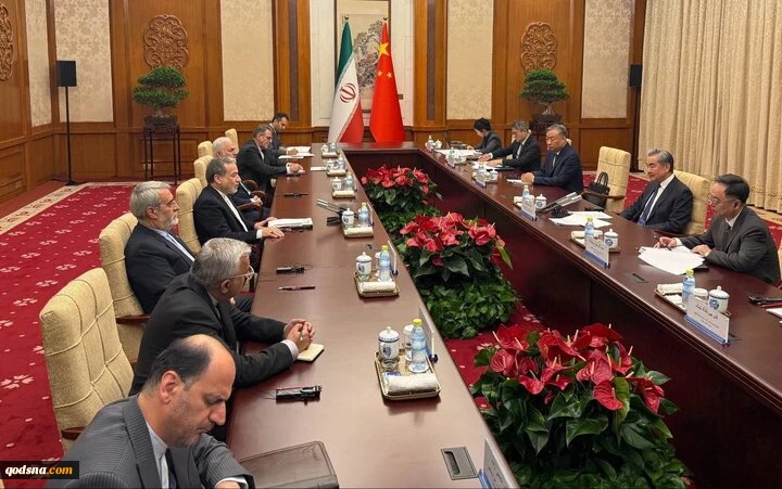 دیدار عراقچی با همتای چینی خود 2