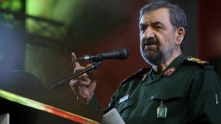 محسن رضایی:

ما از حزب‌الله حمایت می‌کنیم/ به رژیم صهیونیستی هشدار می‌دهیم لبنان را ترک کند/ تمام موشک‌های ما آماده به آتش کشیدن شمال سرزمین‌های اشغالی بود