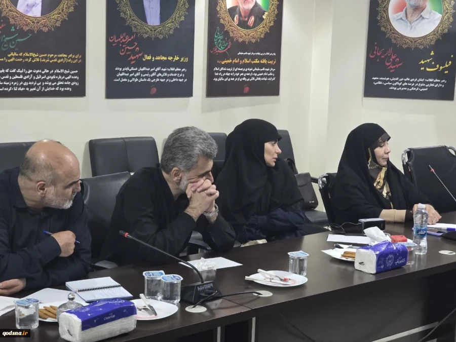 نشست تخصصی آخرین تحولات غزه و کرانه باختری و جنگ تحمیلی سوم علیه جمهوری اسلامی ایران با حضور جمعی از کارشناسان و فعالان حوزه فلسطین و مقاومت در سالن جلسات جمعیت دفاع از ملت فلسطین در تهران برگزار شد.
