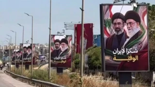 Lebanese display banners lauding Iran’s support for end to Israeli aggression on Lebanon