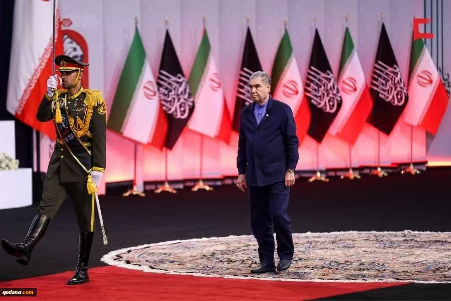 مراسم وداع الشهيد الإمام الخامنئي في مصلى طهران  3