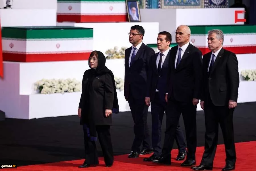 مراسم وداع الشهيد الإمام الخامنئي في مصلى طهران  9
