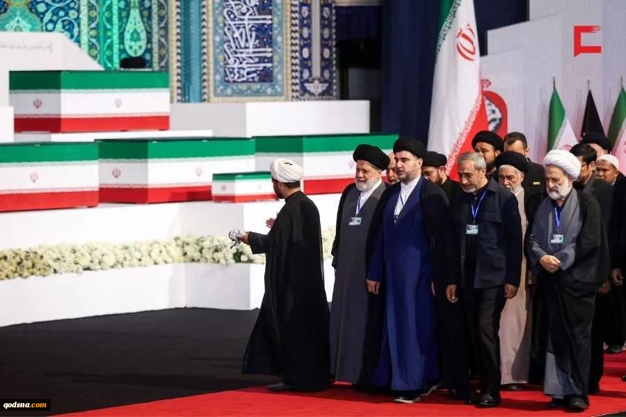 مراسم وداع الشهيد الإمام الخامنئي في مصلى طهران  17