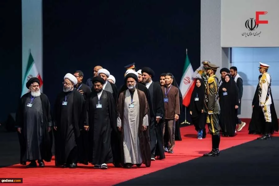 مراسم وداع الشهيد الإمام الخامنئي في مصلى طهران  18