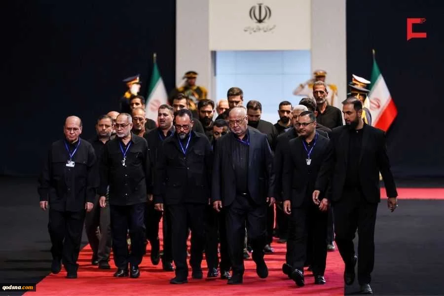 مراسم وداع الشهيد الإمام الخامنئي في مصلى طهران 9