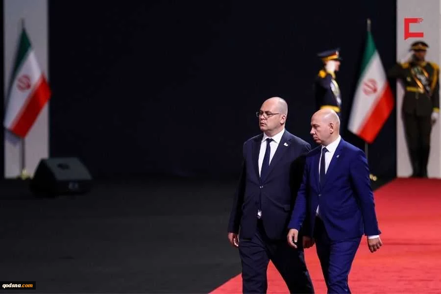 مراسم وداع الشهيد الإمام الخامنئي في مصلى طهران 14