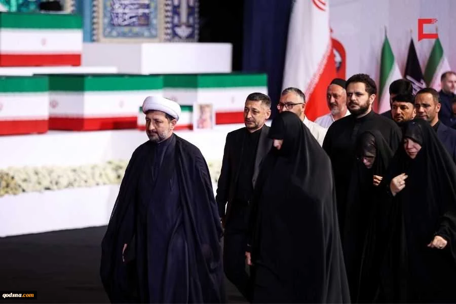 مراسم وداع الشهيد الإمام الخامنئي في مصلى طهران 17