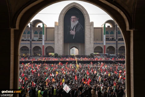 ملايين الإيرانيين يودعون قائدهم الشهيد في مشهد تاريخي مهيب