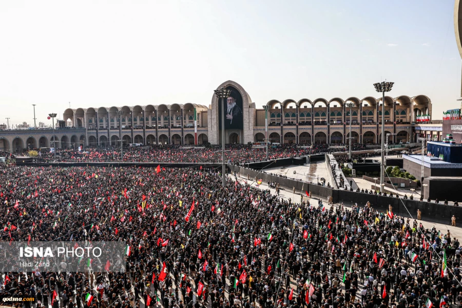 ملايين الإيرانيين يودعون قائدهم الشهيد في مشهد تاريخي مهيب
 2