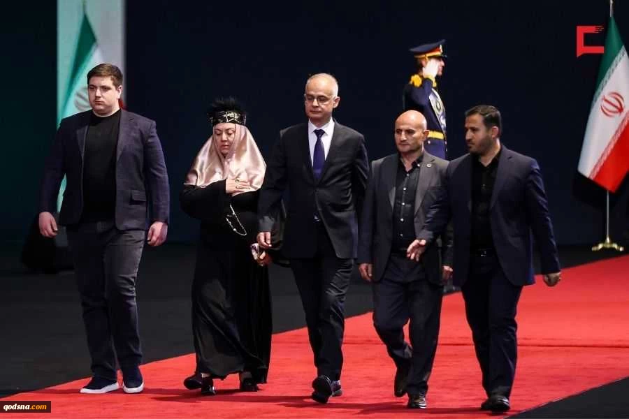 مراسم وداع الشهيد الإمام الخامنئي في مصلى طهران 10