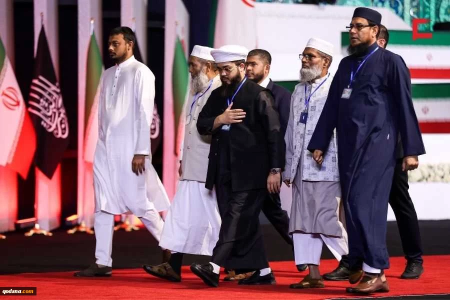 مراسم وداع الشهيد الإمام الخامنئي في مصلى طهران 11