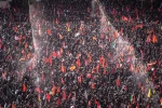 حشود مليونية في طهران تؤدي الصلاة على جثمان القائد الشهيد 6