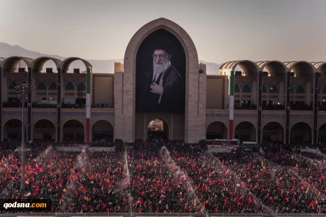 صفوف متراکم مردم عزادار ایران در اقامه نماز بر پیکر مطهر امام مجاهد شهید حضرت آیت‌الله العظمی سیّدعلی خامنه‌ای و شهدای خانواده ایشان