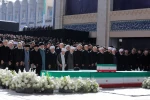 تصاویری از حضور فرزندان رهبر شهید، سران قوا و جمعی از مسئولان ارشد کشوری و لشکری در مراسم وداع با آقای شهید ایران 3