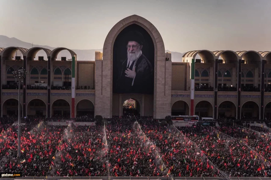گزارش قدسنا از مراسم دومین روز وداع با رهبر شهید امت؛

روایتی از عشق و مهجوری و مردمانی که همچنان عروج آقای شهیدشان را باور ندارند 8
