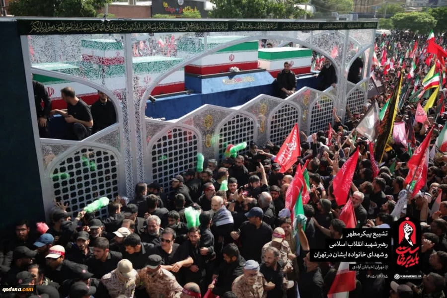 تشییع پیکر مطهر قائد شهید امت به همراه خانواده شهیدشان در میان خیل عظیم جمعیت عزاداران 9