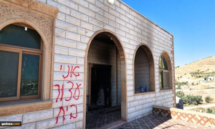 مستوطنون يحرقون مسجدين ومنزلا في الضفة الغربية 2