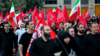 اجتماع «جاماندگان اربعین» آغاز شد /  شعارهای خون‌خواهی آقای شهید ایران و نوای «یالثارات الحسین» در پیاده‌روی جاماندگان تهران