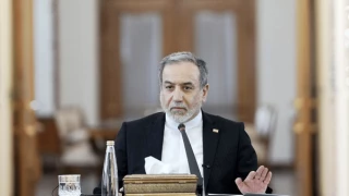 عراقچی وزیر امور خارجه:

در حال حاضر هیچ مذاکره‌ای با آمریکا نداریم