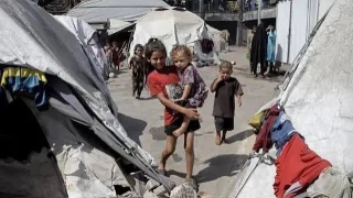 بیش از ۹۰ درصد مردم غزه در چادرها و ویرانه‌ها زندگی می‌کنند