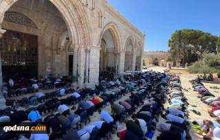 70,000 Palestinian worshipers perform Friday prayer at Aqsa despite Israeli restrictions