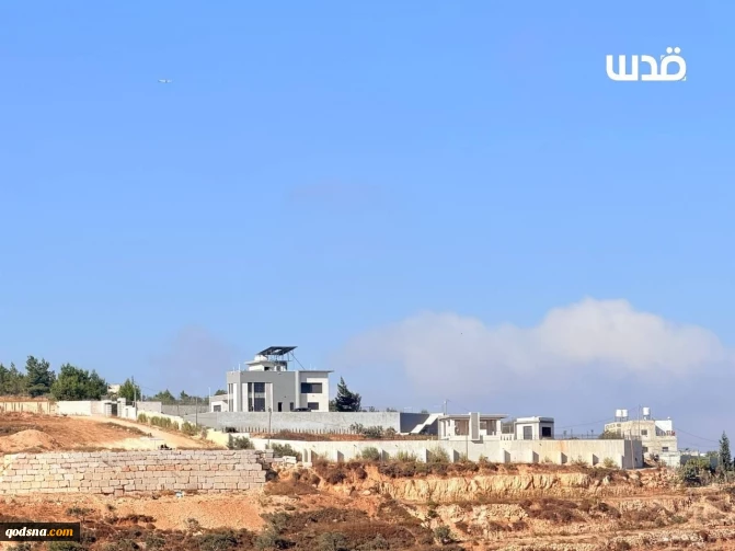 مستوطنون وقوات الاحتلال يحاصرون لليوم العاشر 3 منازل فلسطينية في منطقة جبل رأس العين ببلدة قصرة جنوب نابلس 5