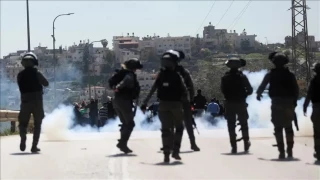 یورش گسترده نظامیان اشغالگر به مناطق مختلف کرانه باختری؛

رویارویی جوانان فلسطینی با نظامیان صهیون در نابلس/ ۱۰ فلسطینی بازداشت شدند