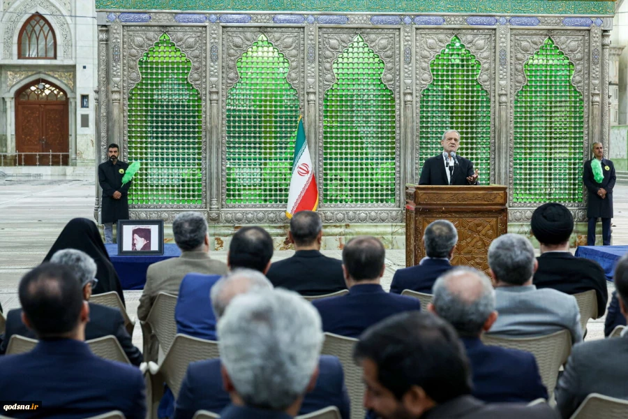 رئیس جمهور در مرقد بنیانگذار کبیر جمهوری اسلامی ایران:

 هیچ قدرتی نمی‌تواند ملت ایران را وادار به تسلیم کند 2
