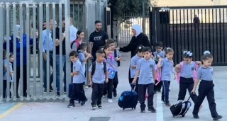 محافظة القدس تحذر من فرض منهاج الاحتلال على 45 ألف طالب فلسطيني / تعليق الدوام في مدارس المدينة