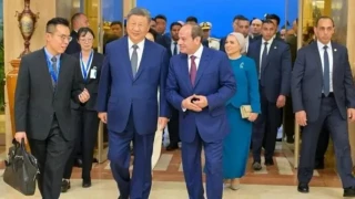 عبدالباری عطوان تحلیل کرد؛

مصر به آمریکا پشت می کند؛ مصر به دنبال پایان دادن به برتری هوایی اسرائیل در منطقه است