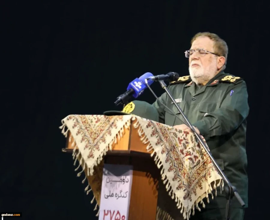 اللواء ايزدي: القوات الجوفضائية كشفت عن معادلة جديدة للمعركة باطلاق الصواريخ نحو حاملة الطائرات والسفن الحربية الاميركية 2