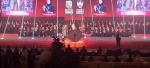 دانشجوی بحرینی در مراسم فارغ التحصیلی خود در یکی از دانشگاههای انگلیس پرچم فلسطین را روی شانه خود گذاشت