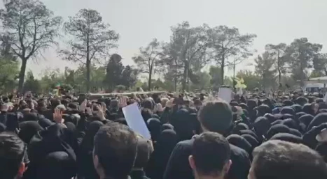 ورود پیکر شهید حاجی زاده به بهشت زهرا(س) با شعار مرگ بر اسرائیل