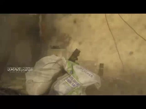 گروهان‌های قدس منتشر کرد: تصاویری از درهم کوبیدن تجمع نیروها و ادوات جنگی اشغالگران اسرائیلی در شهر خان یونس در جنوب نوار غزه با گلوله‌های خمپاره