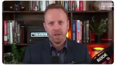 افشاگری مکس بلومنتال درباره محتوای خشونت‌بار در برخی کانال‌ها و شبکه‌های اسرائیلی:
  اسرائیلی‌ها کانال‌هایی دارند که در آن ویدئوهای کودکان فلسطینی کشته شده را برای جشن گرفتن منتشر می‌کنند