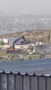 جانب من هدم جرافات الاحتلال منشأة في منطقة العطاري بقرية شقبا غربي رام الله وسط الضفة الغربية